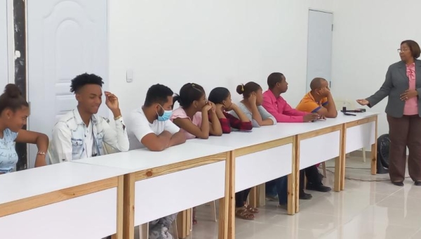 Promipyme Capacita Comerciantes en Villa Mella